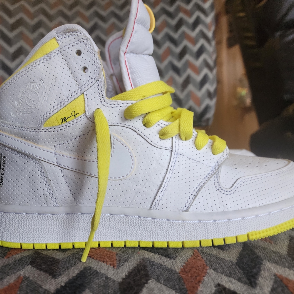 Air Jordan 1 Retro High OG 'First Class Flight' Sneakers - Picture 6 of 9